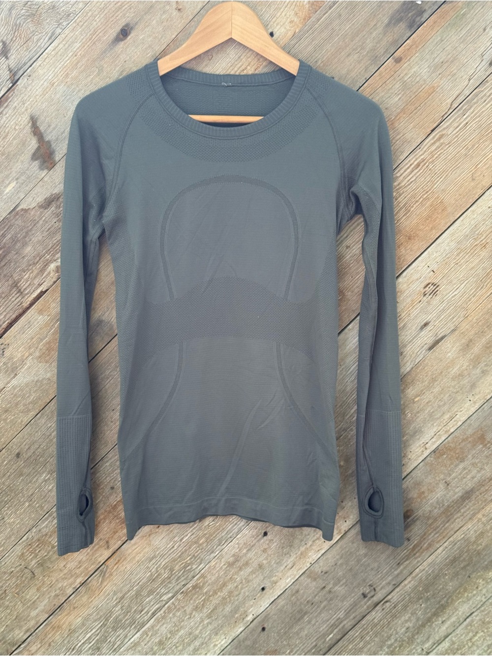 Lululemon Swiftly Women’s Long Sleeve Seamless Performance Top - Dk Green. Sz 6